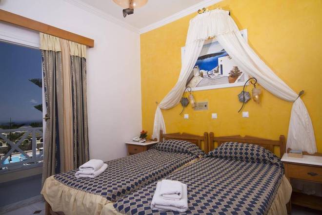 Golden Star, Santorini