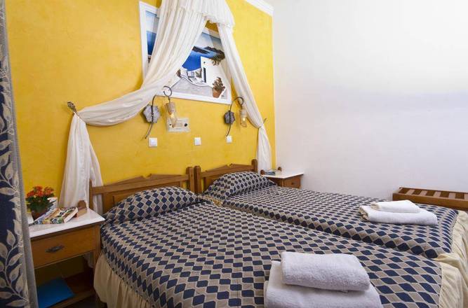 Golden Star, Santorini
