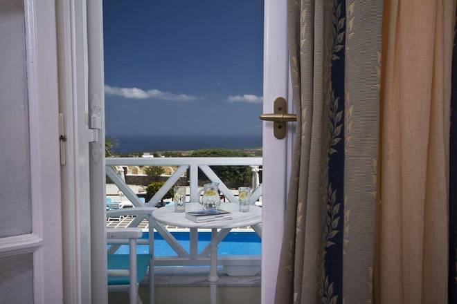 Golden Star, Santorini