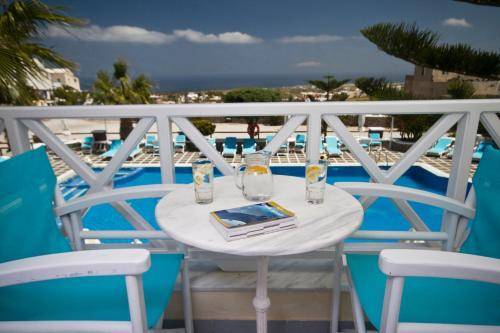 Golden Star, Santorini