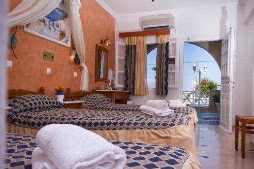 Golden Star, Santorini