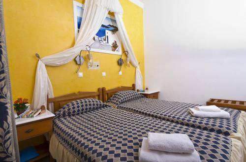 Golden Star, Santorini