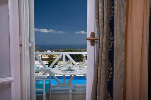 Golden Star, Santorini