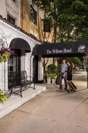 The Willows Hotel, Chicago