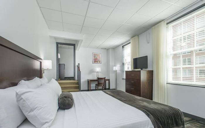 Hotel 140, Boston