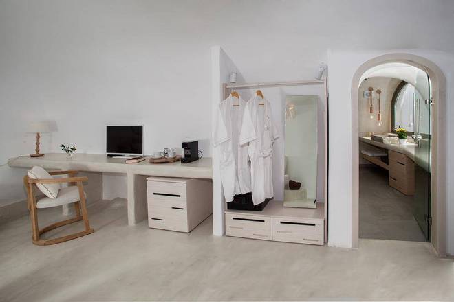 Antithesis Hotel, Santorini