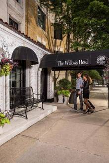 The Willows Hotel, Chicago